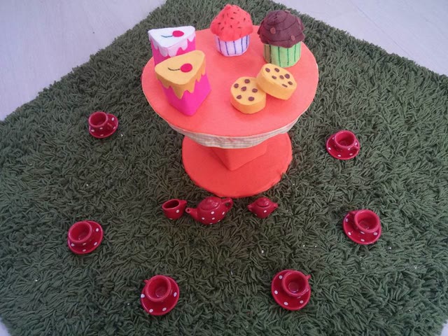 TEA PARTY WITH QUEEN ELISABETH